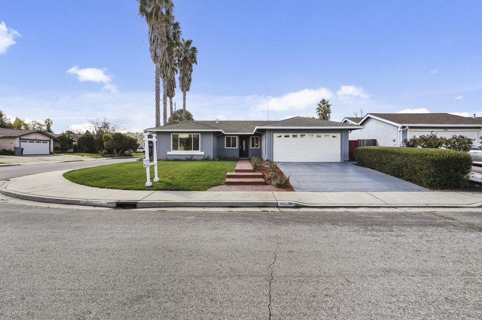 882 Summerbrook Ln, San Jose, CA 95123-2560
