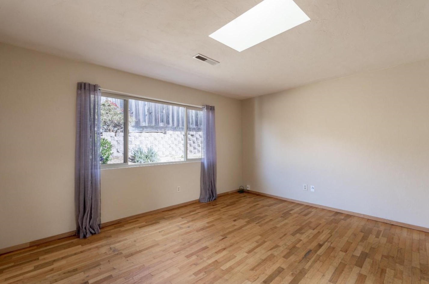 301 Park Cir, Marina, CA 93933