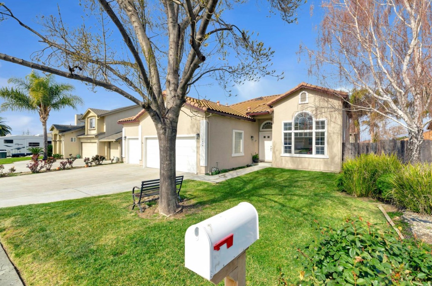 1498 Farragot Dr, Hollister, CA 95023