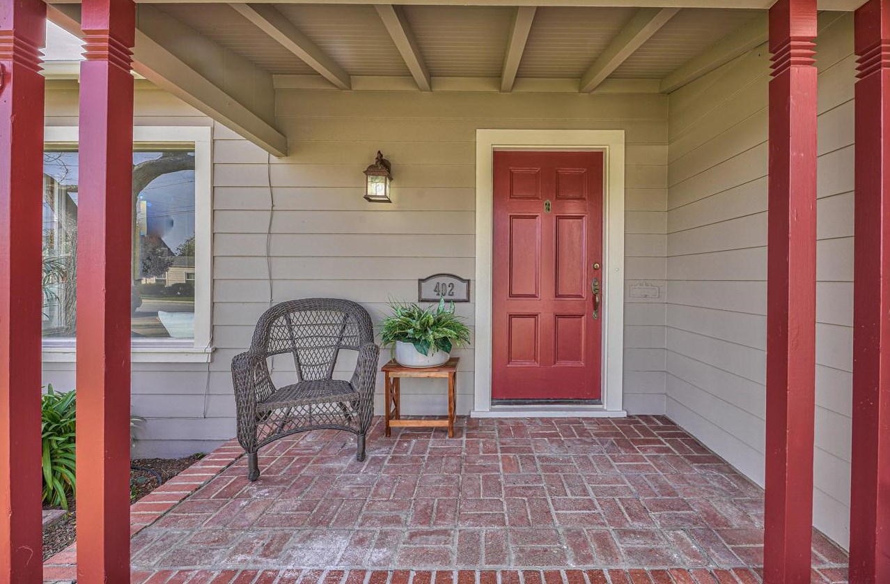 402 Lorimer St, Salinas, CA 93901-1955