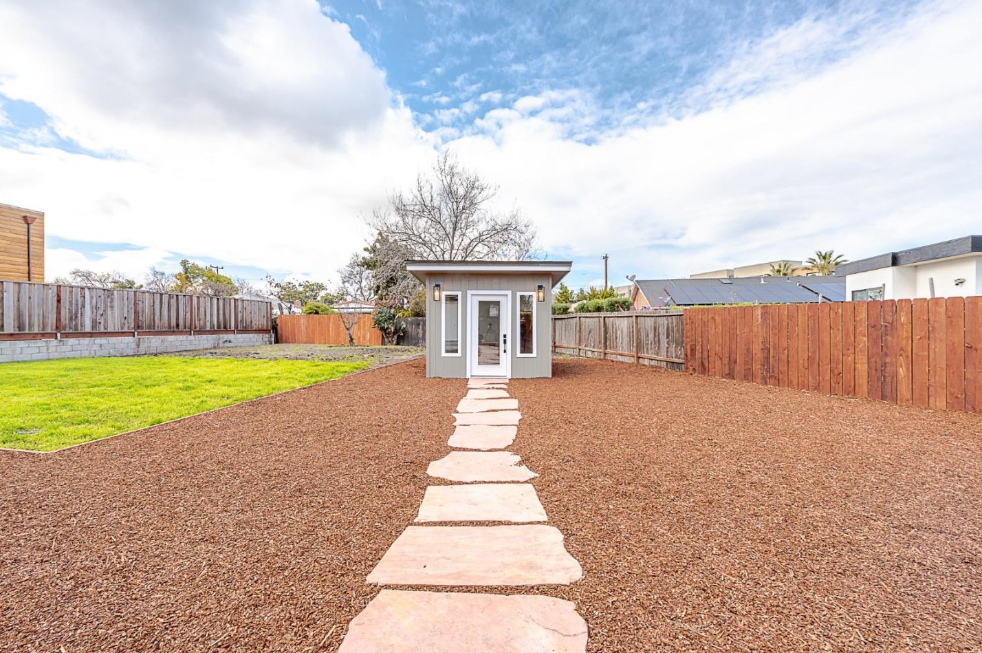 1383 Carlton Ave, Menlo Park CA  94025-1503 exterior