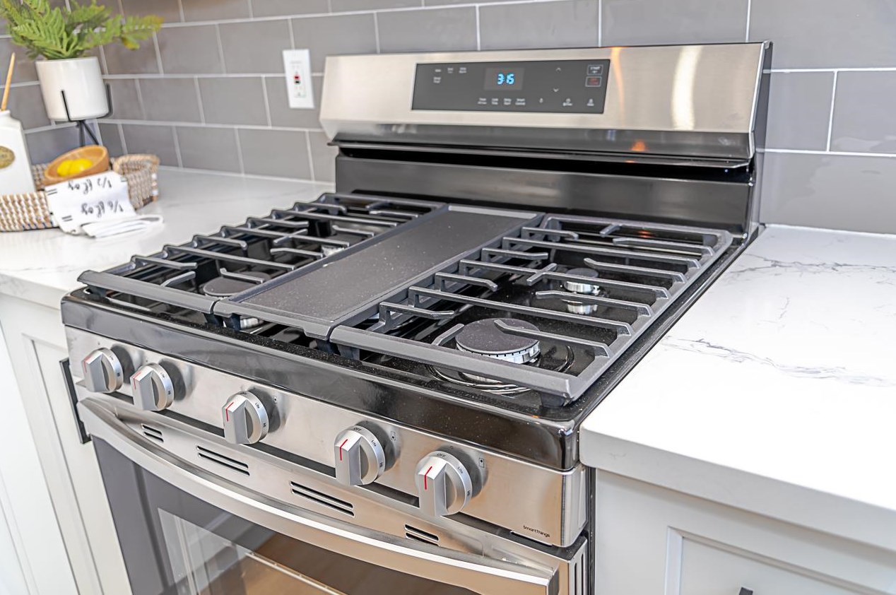 1383 Carlton Ave, Menlo Park CA  94025-1503 exterior