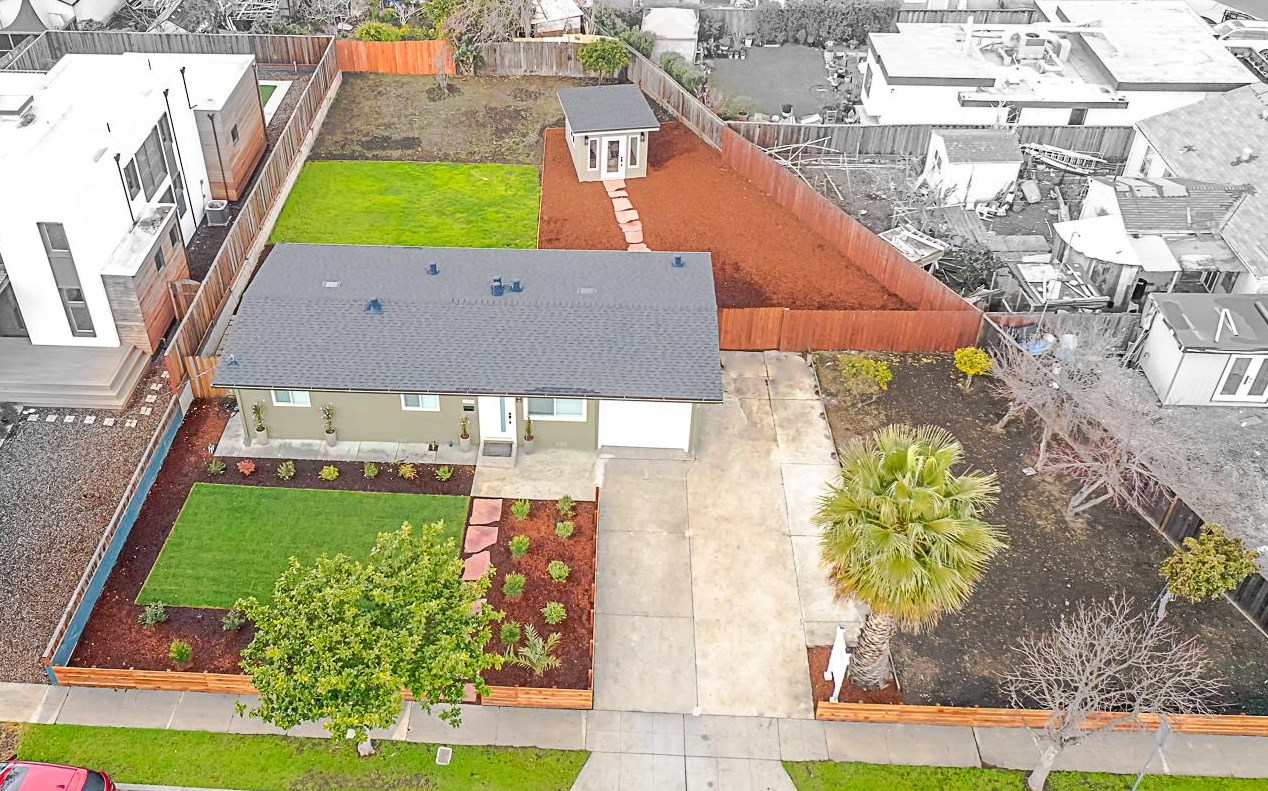 1383 Carlton Ave, Menlo Park CA  94025-1503 exterior