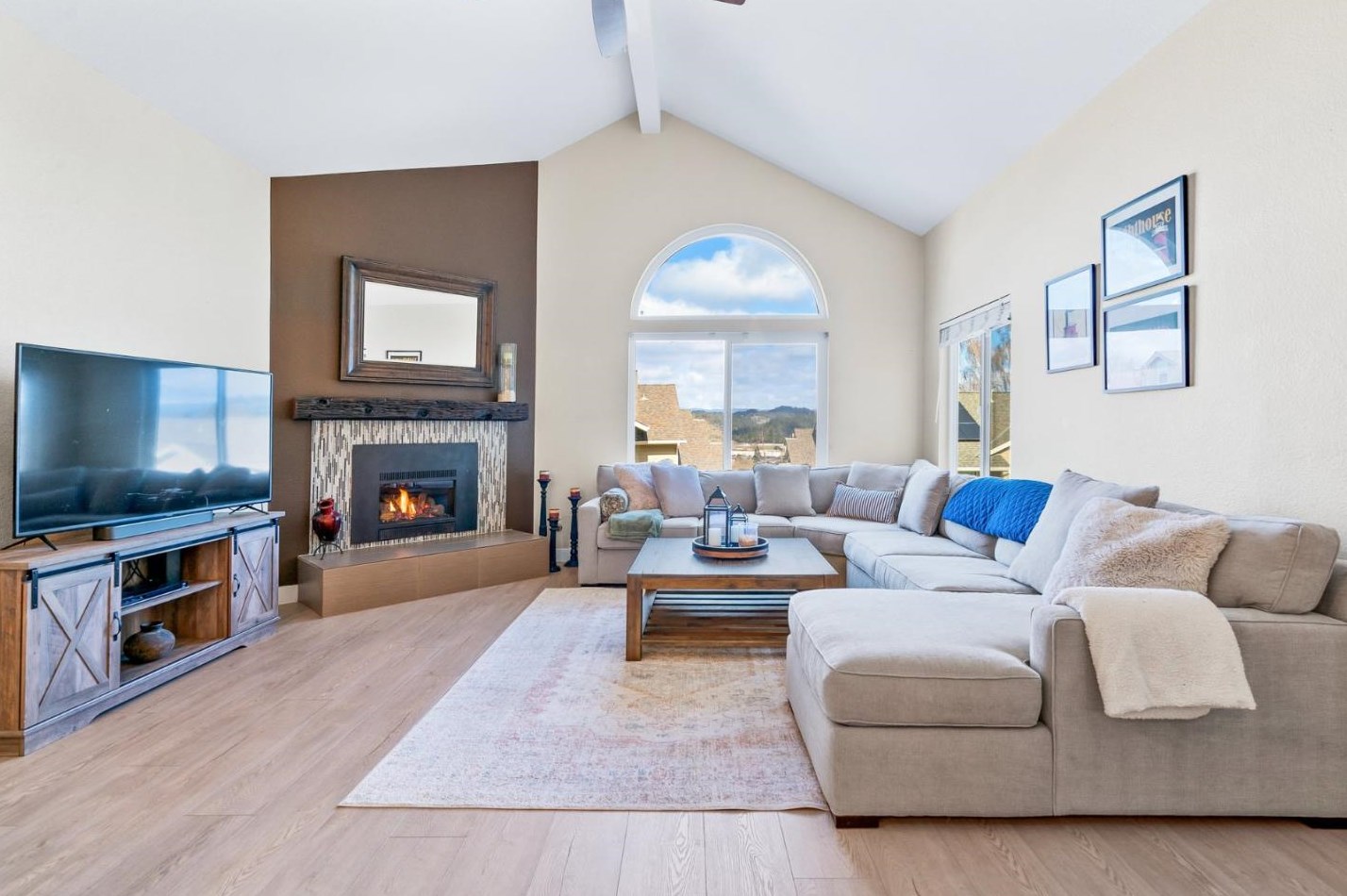 20 Carriage Ln, Santa Cruz, CA 95066-4771