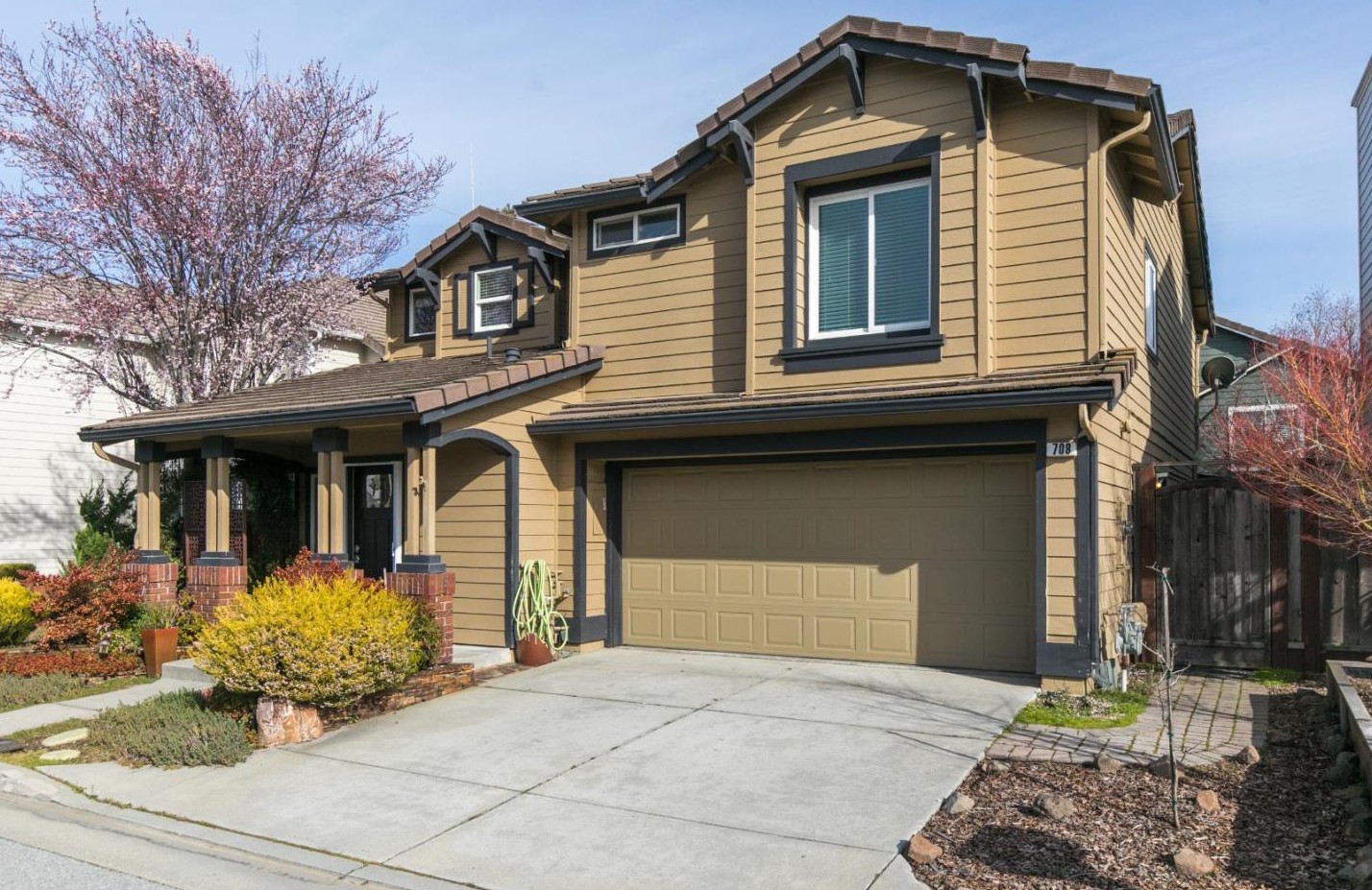 708 Coast Range Dr, Santa Cruz, CA 95066-4056