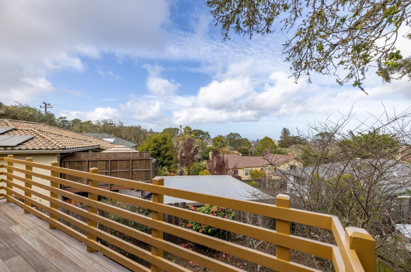 933 Fountain Ave, Monterey, CA 93940-4425