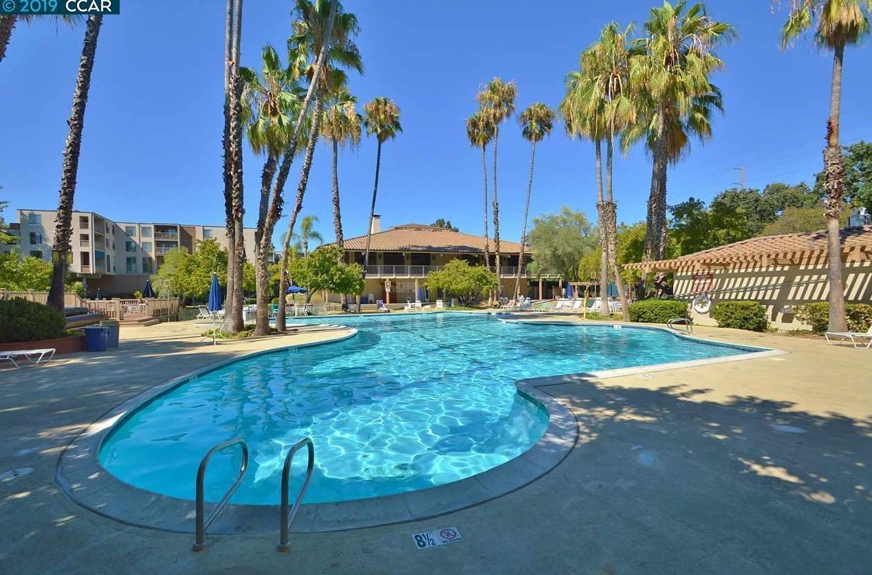 470 Civic Dr, Walnut Creek CA 94596-3320 exterior