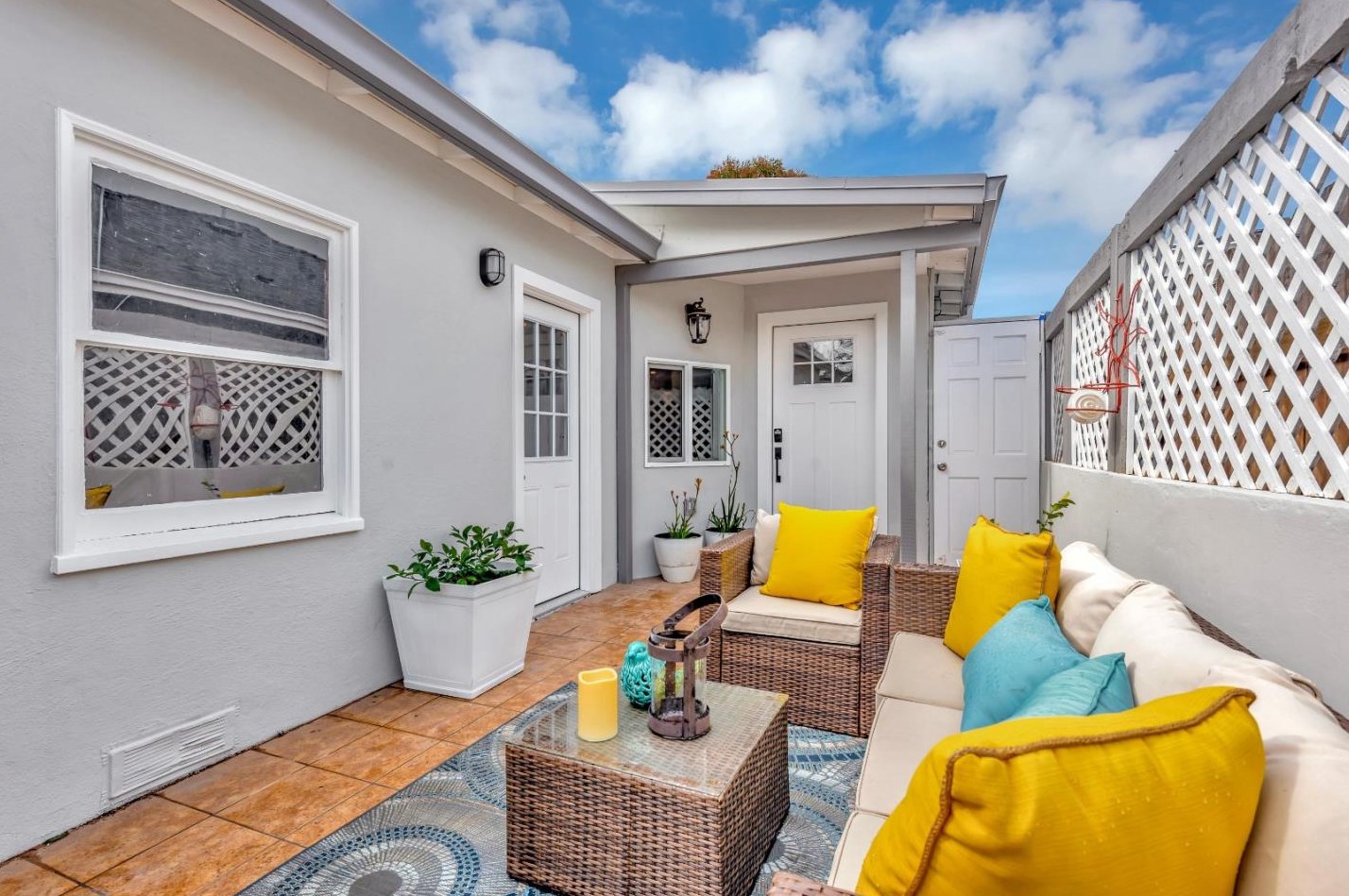 2213 Addison Ave, Palo Alto, CA 94303