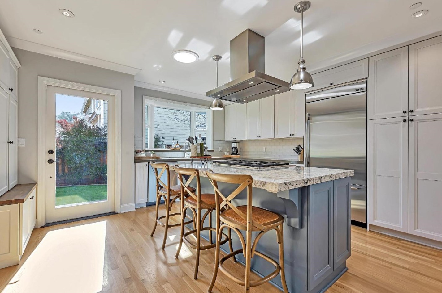 3330 Alameda De Las Pulgas, Menlo Park CA  94025-6561 exterior