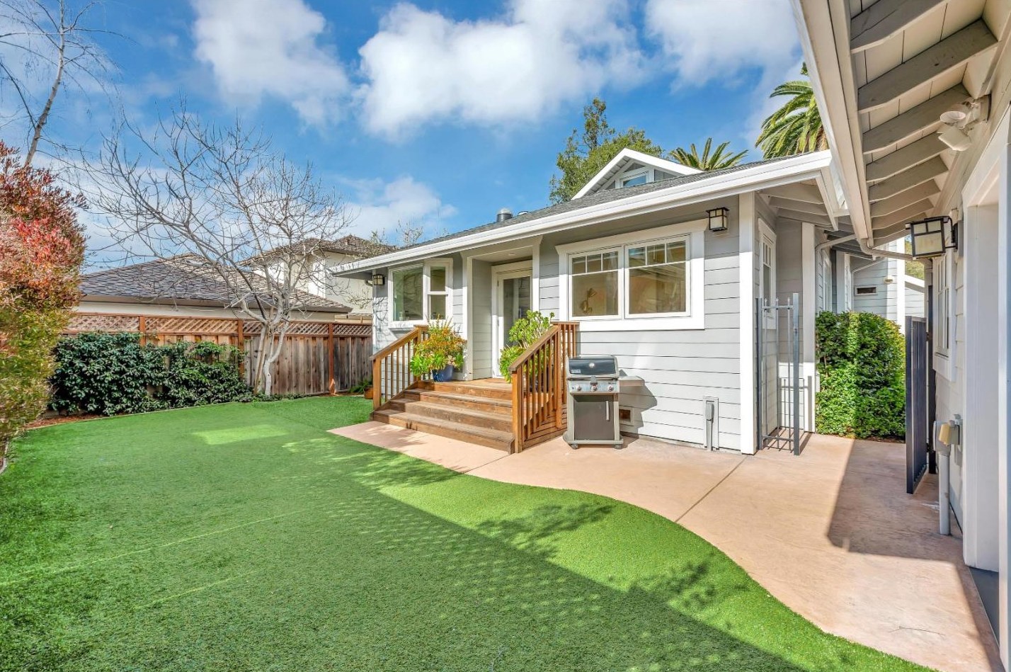 3330 Alameda De Las Pulgas, Menlo Park CA  94025-6561 exterior