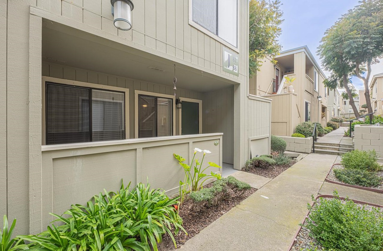 820 Casanova Ave 84, Monterey, CA 93940