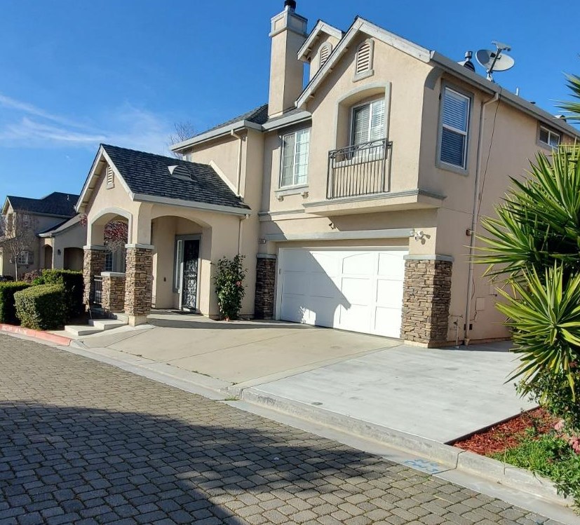 1858 Bradbury St, Salinas, CA 93906