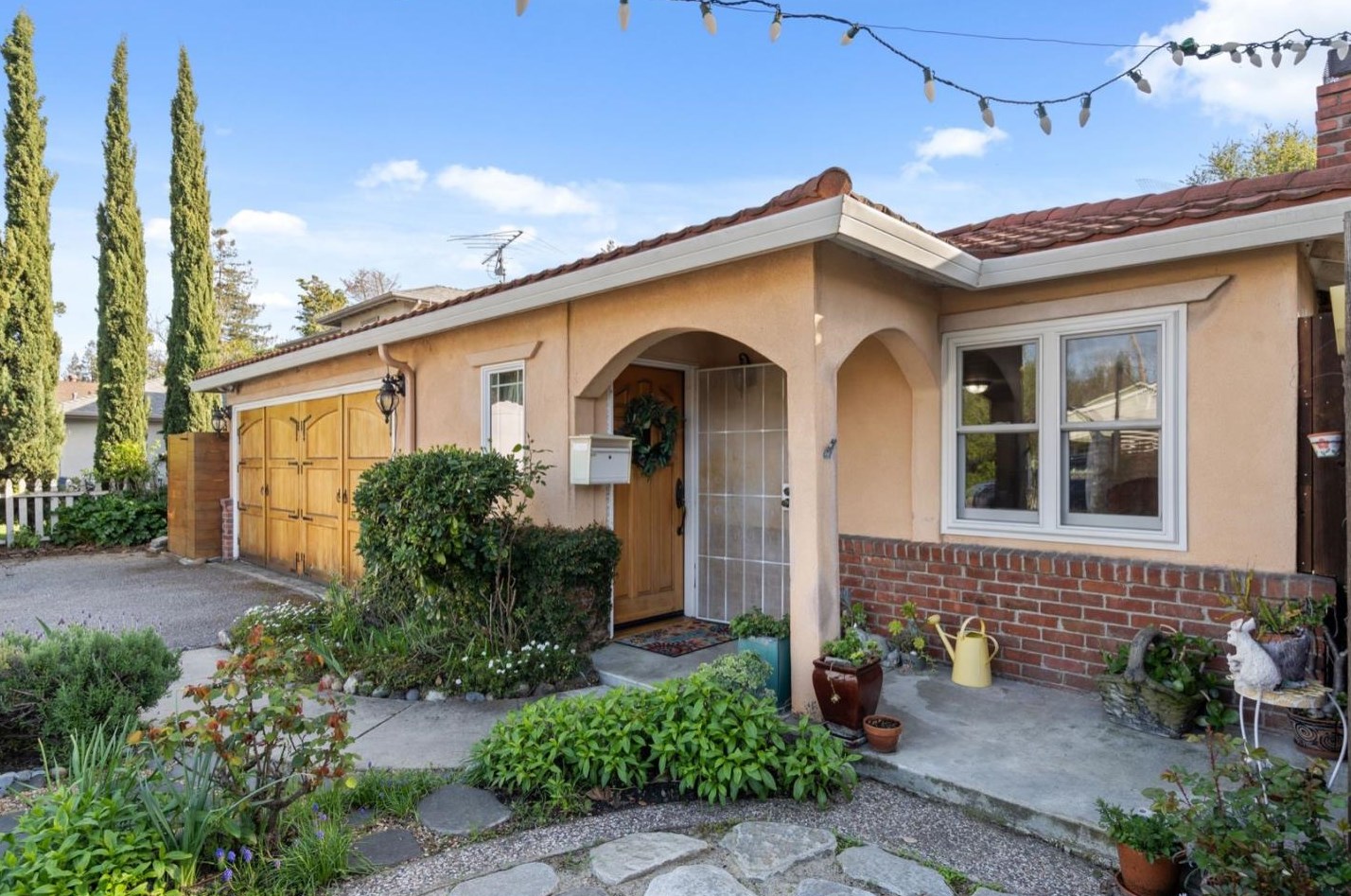 2410 Ross Rd, Palo Alto, CA 94303