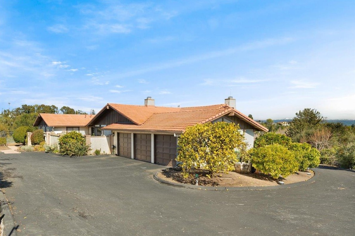 24601 Voorhees Dr, Los Altos, CA 94022