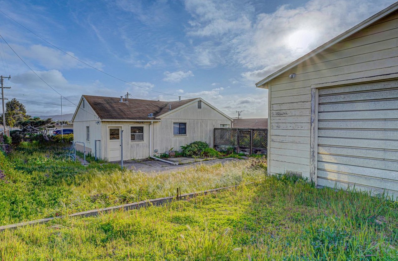 1299 La Jolla Ave, Seaside, CA 93955-3105