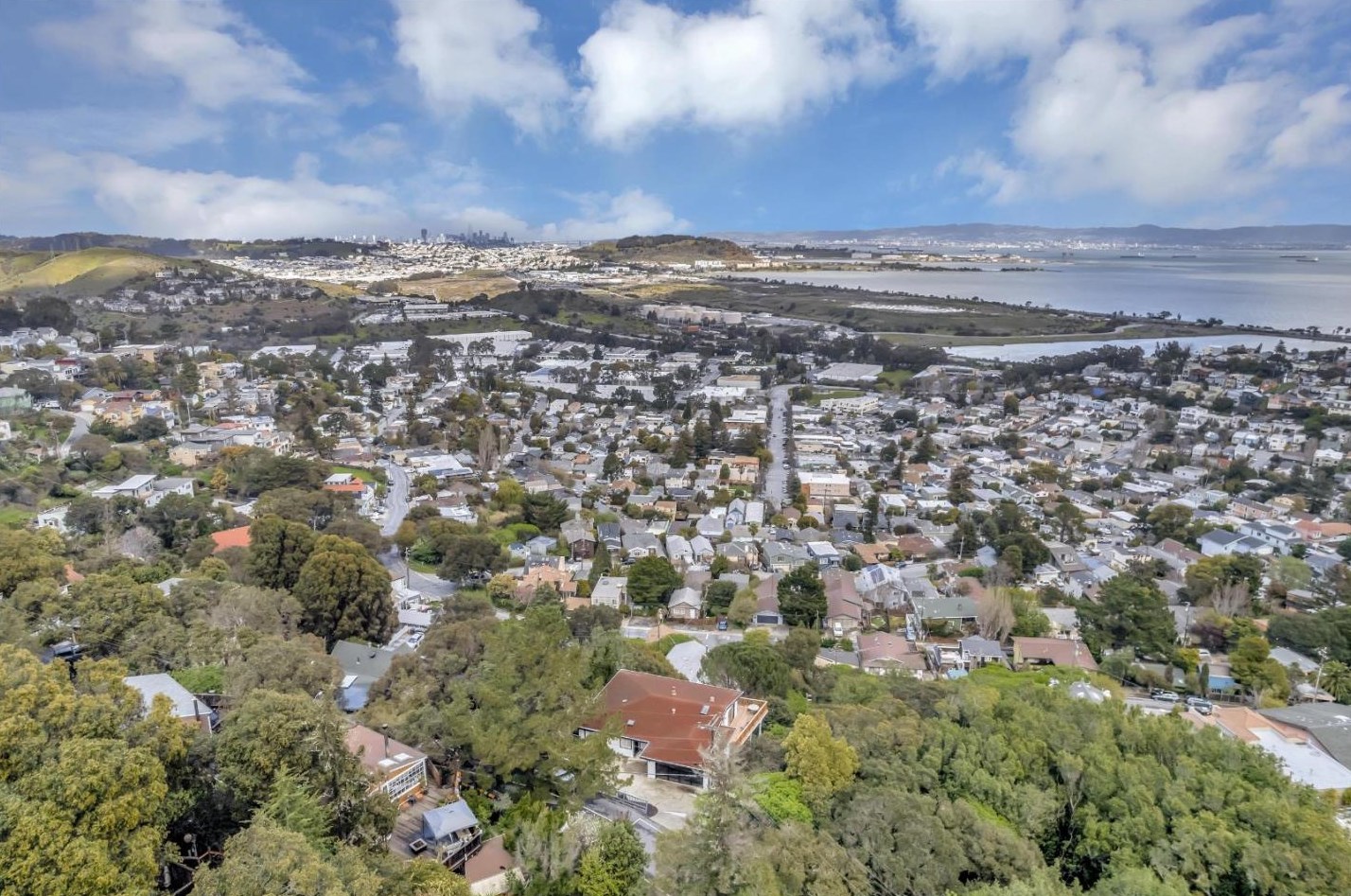 269 Kings Rd, Brisbane, CA 94005-1645