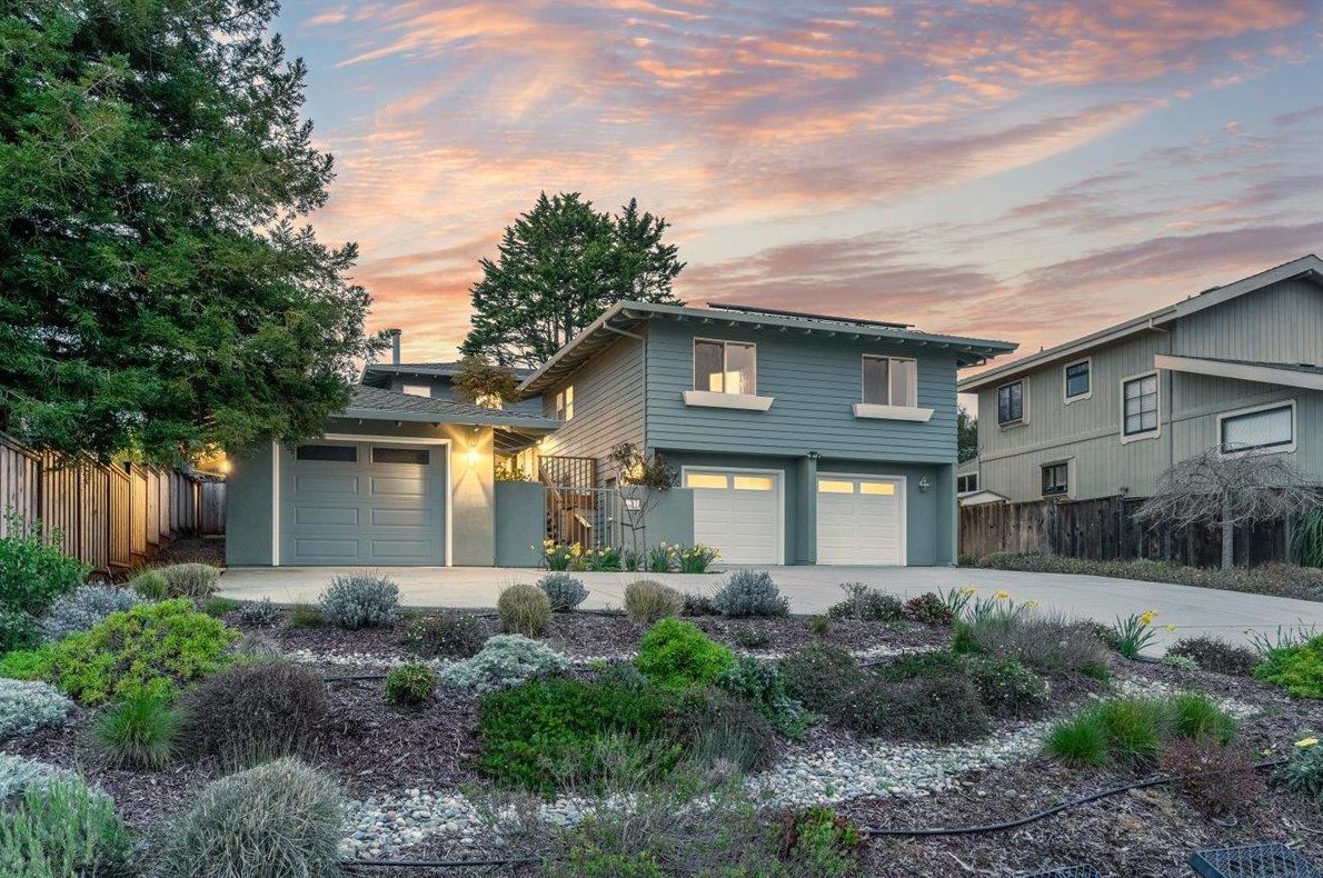 1537 Dolphin Dr, Aptos, CA 95003-5707
