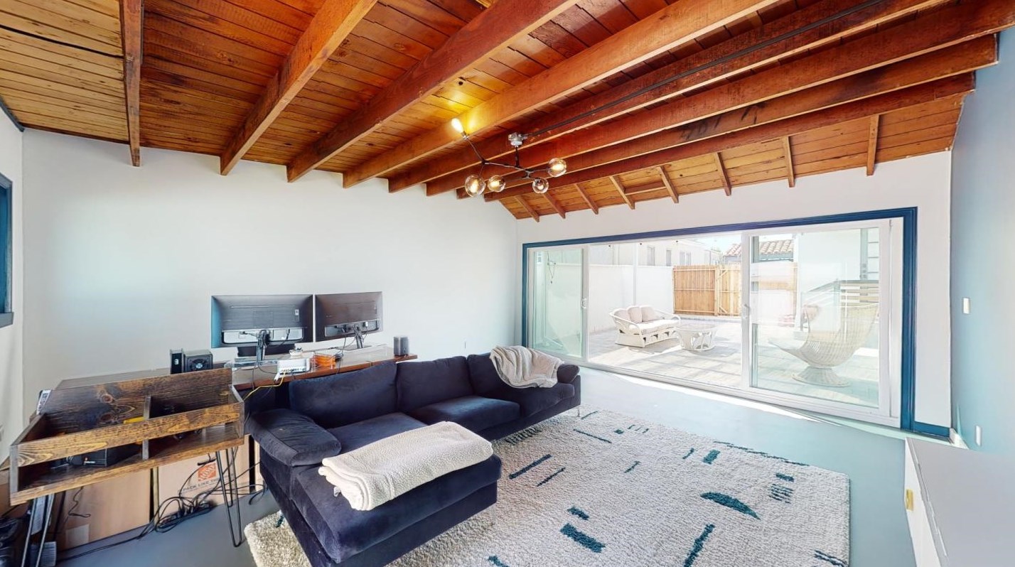 8946 La Salle Ave, Los Angeles CA  90047-3603 exterior