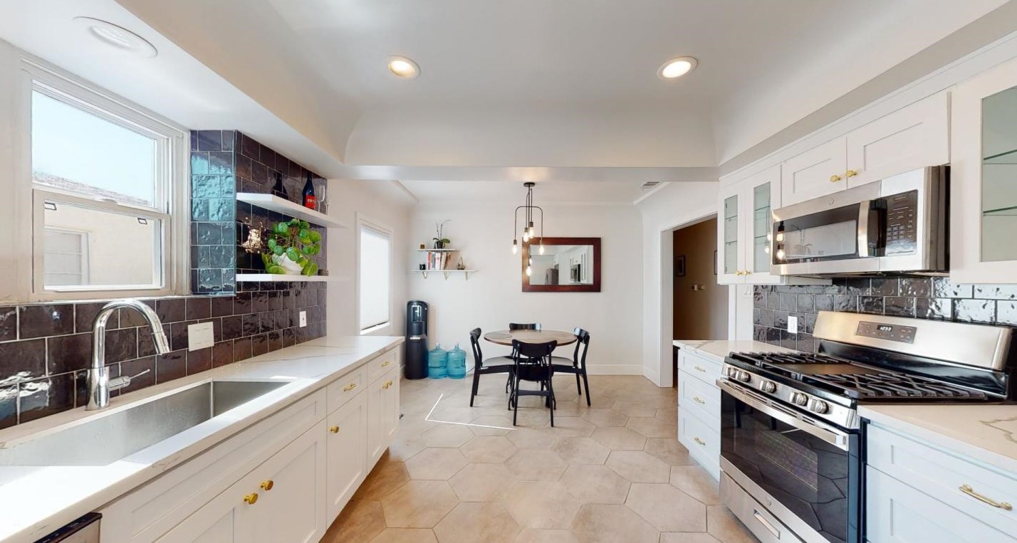 8946 La Salle Ave, Los Angeles CA  90047-3603 exterior