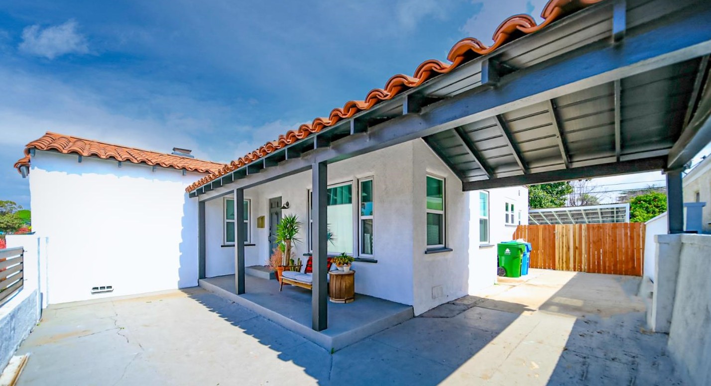 8946 La Salle Ave, Los Angeles CA  90047-3603 exterior
