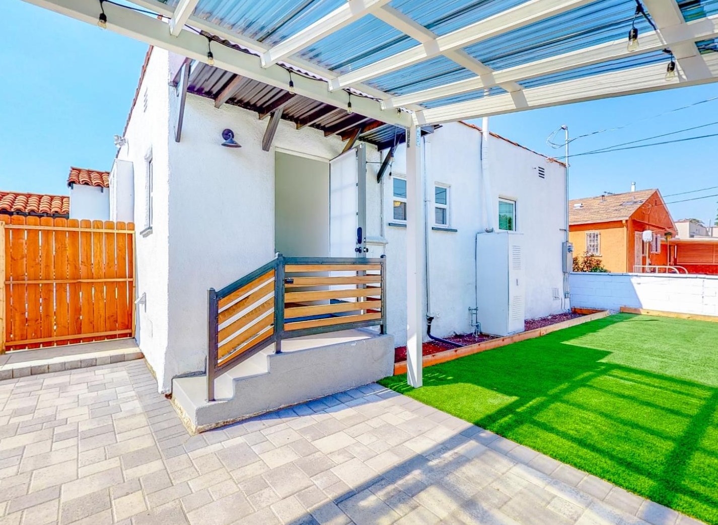 8946 La Salle Ave, Los Angeles CA  90047-3603 exterior