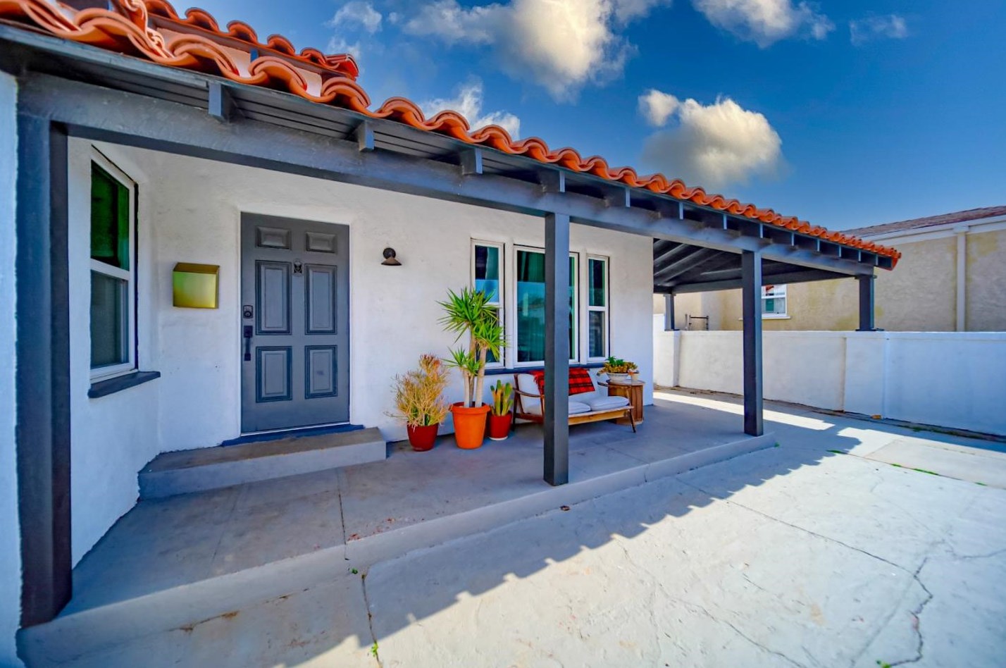 8946 La Salle Ave, Los Angeles CA  90047-3603 exterior