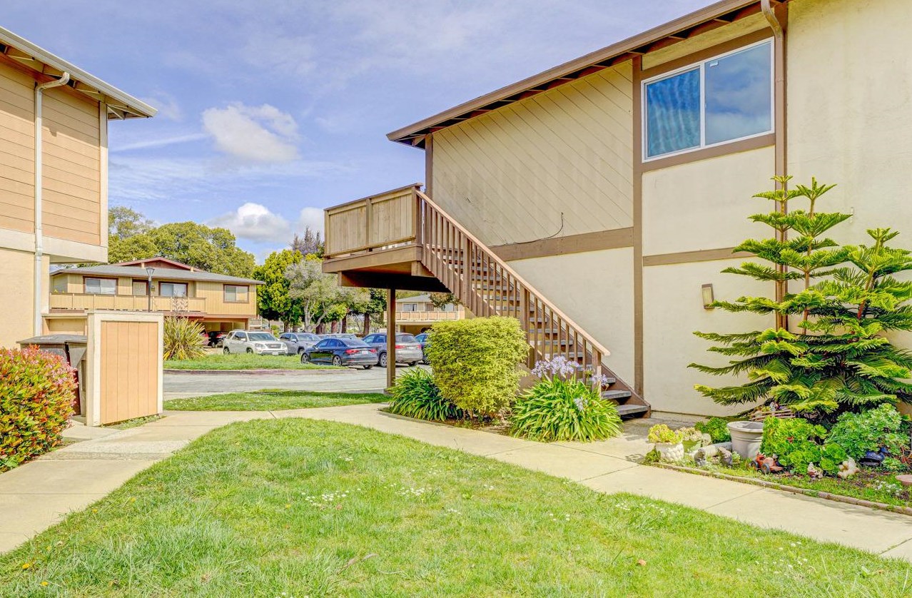 1885 Cherokee Dr, Salinas, CA 93906-2393