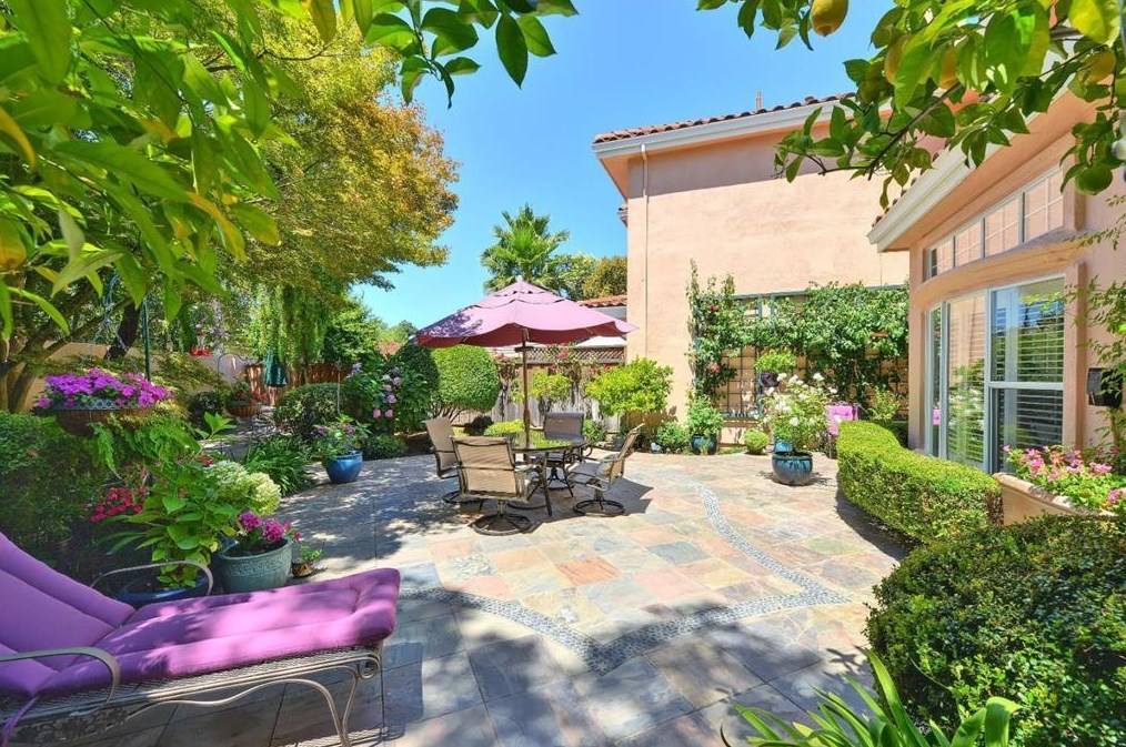 2196 Vizcaya Cir, Campbell, CA 95008-5646