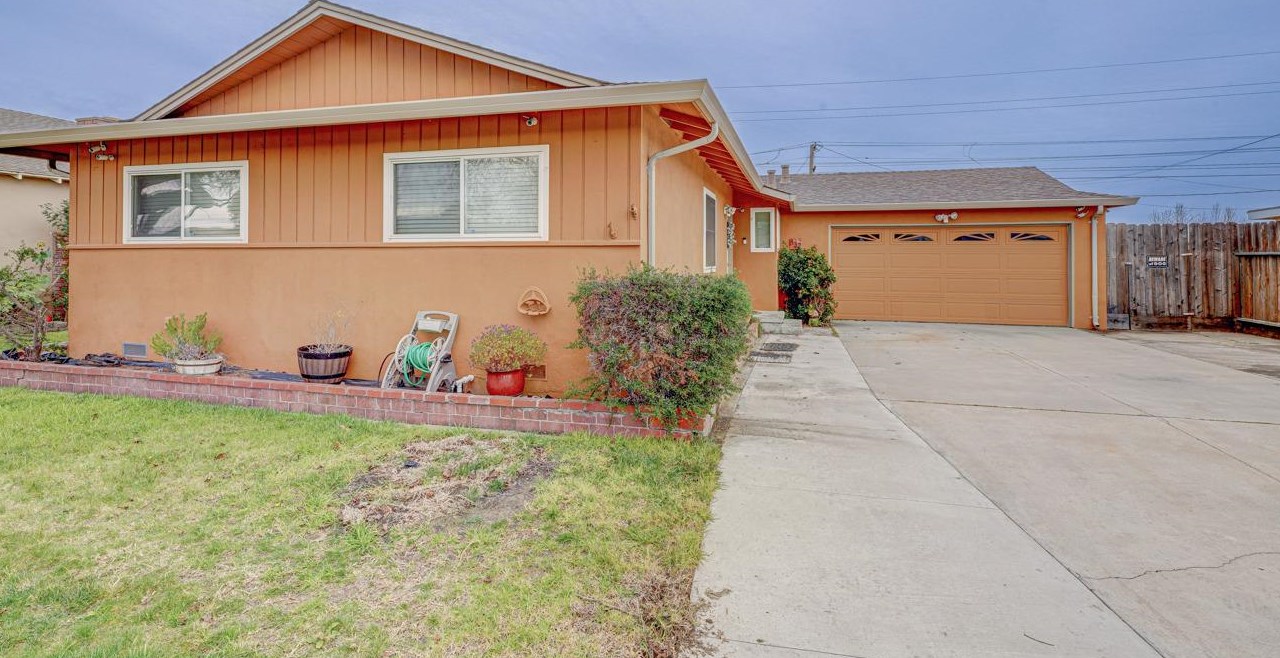 832 Columbia Ave, Salinas, CA 93901-1220