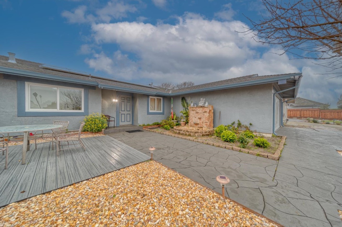 1556 Mizzen Ln, Princeton by the Sea, CA 94019