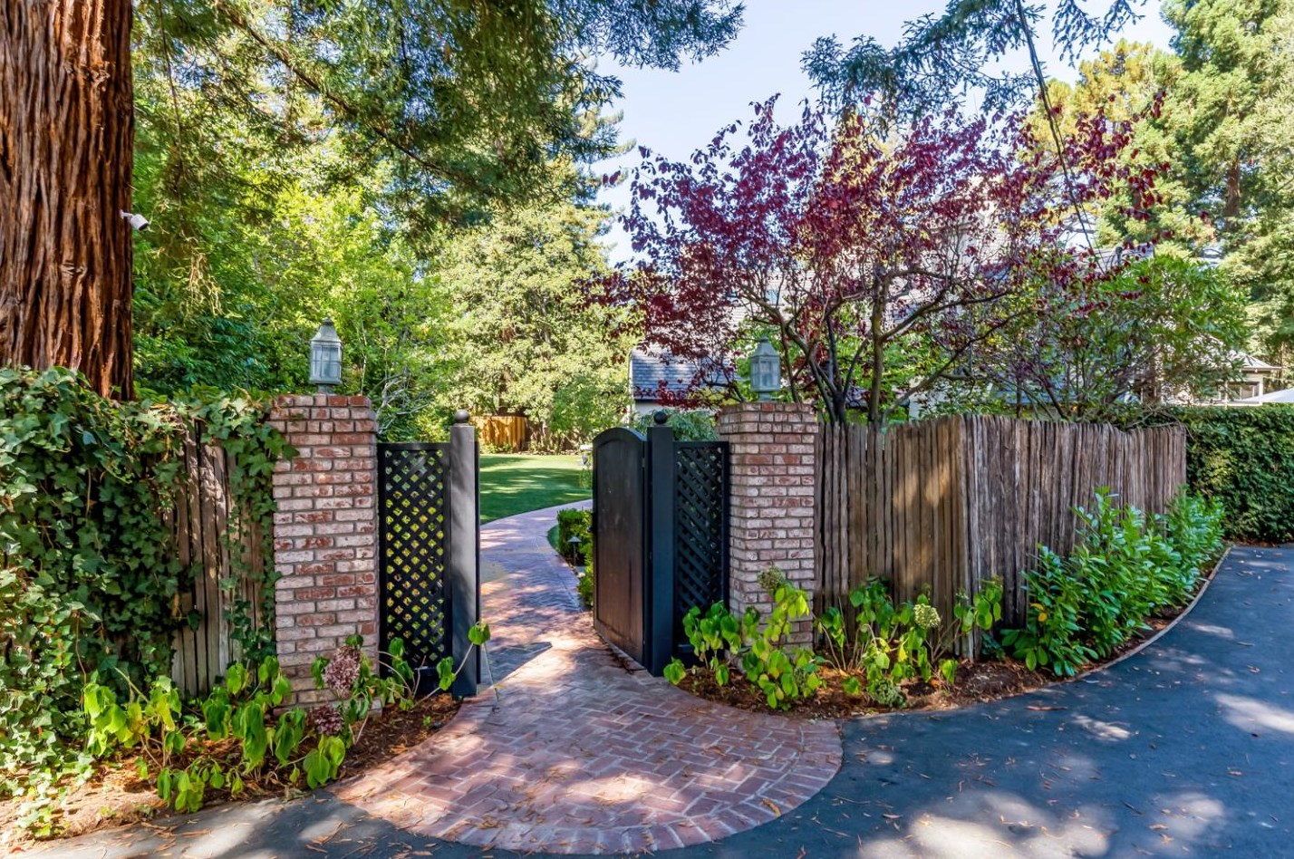 130 Tuscaloosa Ave, Menlo Park, CA 94027-4017