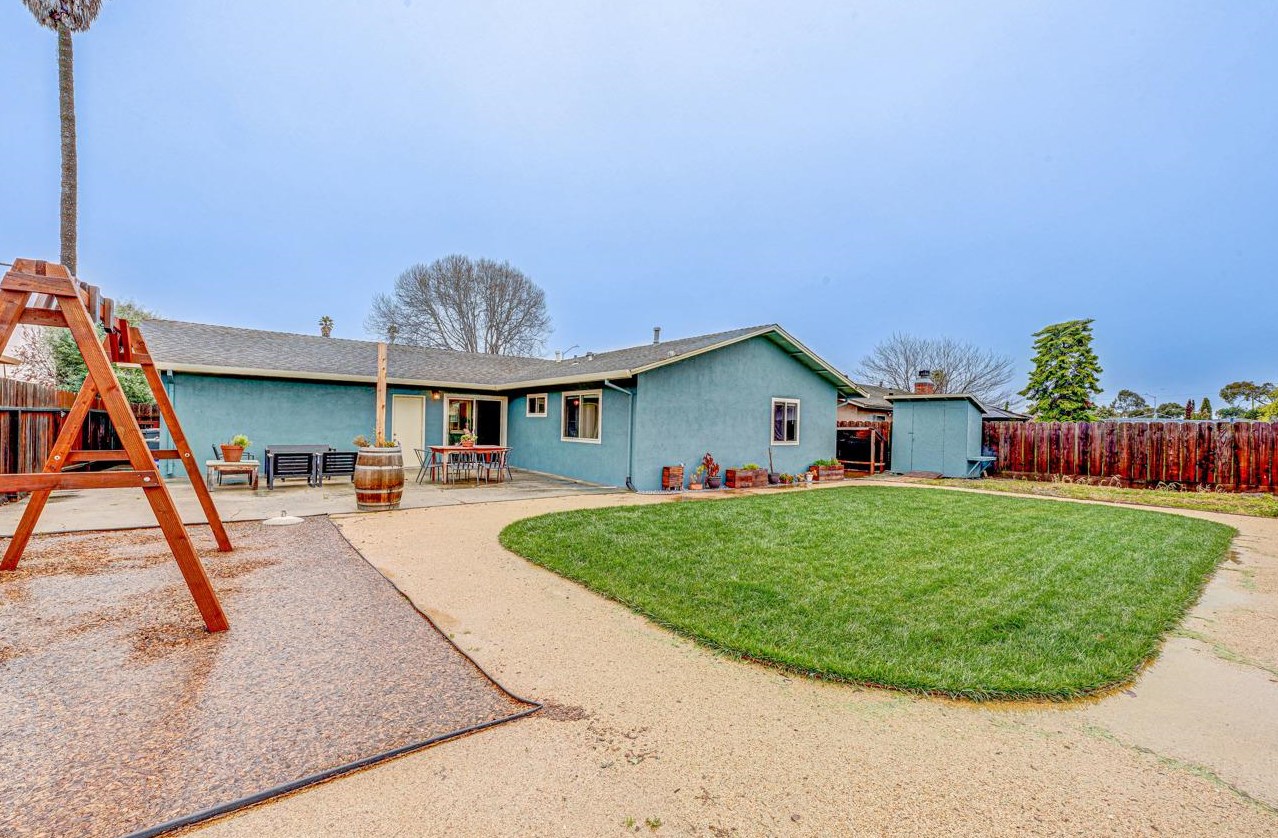 1335 Cherokee Dr, Salinas CA  93906-2622 exterior