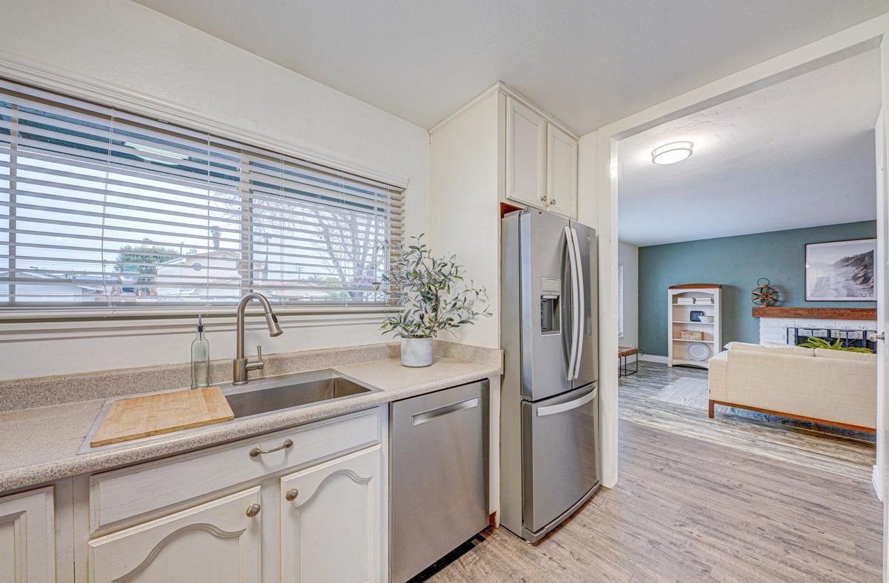1335 Cherokee Dr, Salinas CA  93906-2622 exterior