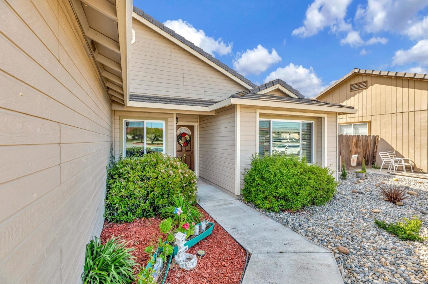 2130 Cerra Vista Dr, Hollister, CA 95023