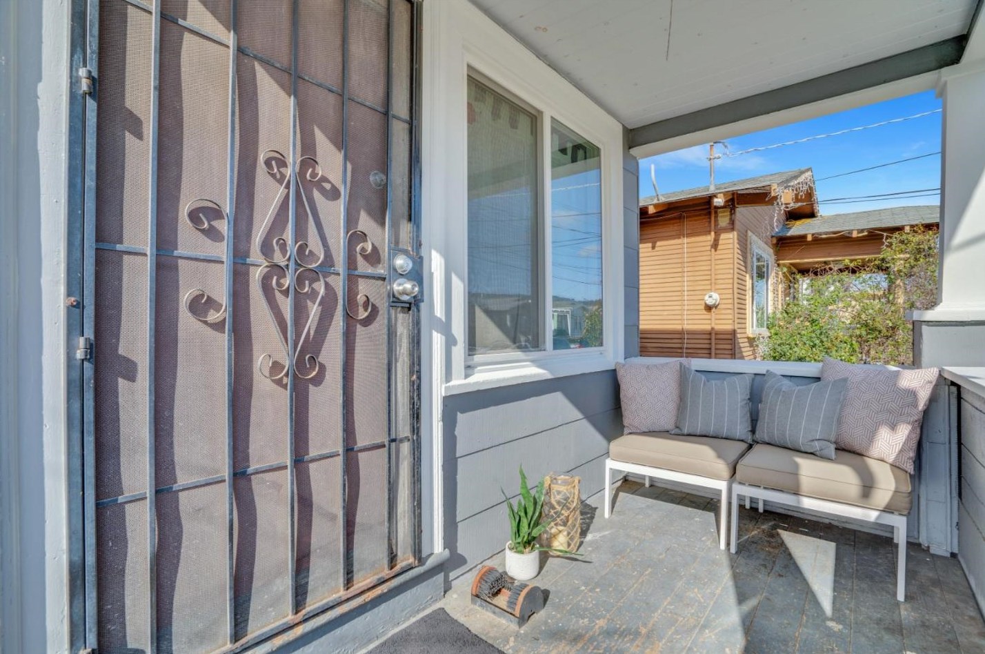 7521 Halliday Ave, Oakland, CA 94605