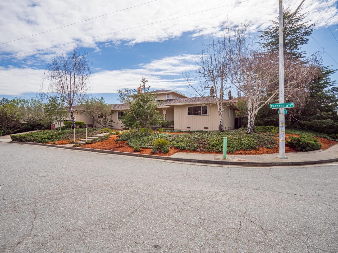 302 Carbonera Dr, Santa Cruz, CA 95060-1607