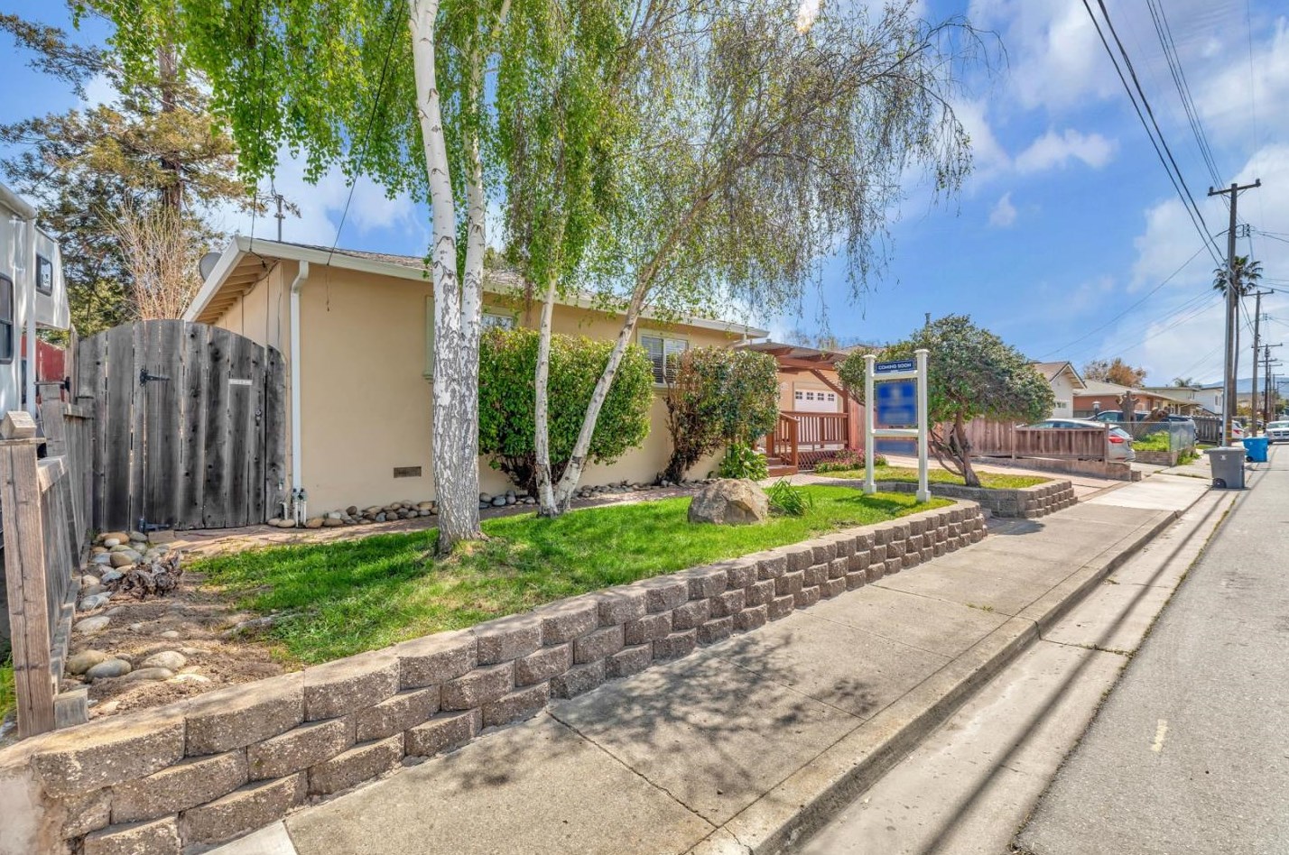911 Suiter St, Hollister, CA 95023