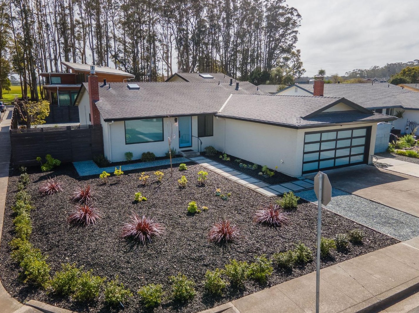 480 Grove St, Princeton by the Sea, CA 94019