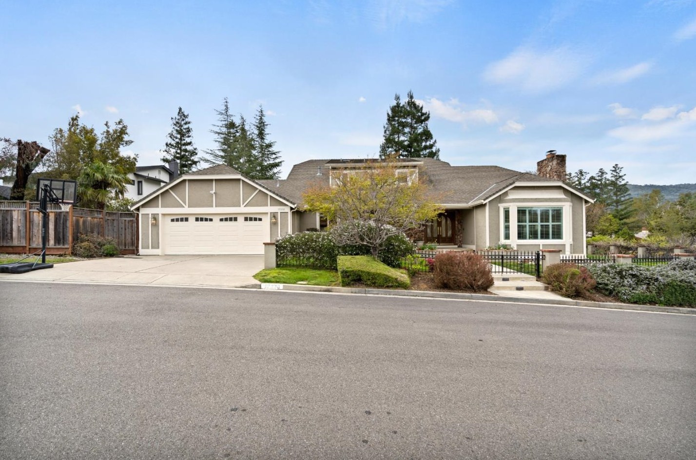 17330 Parkside Ct, Los Gatos, CA 95030