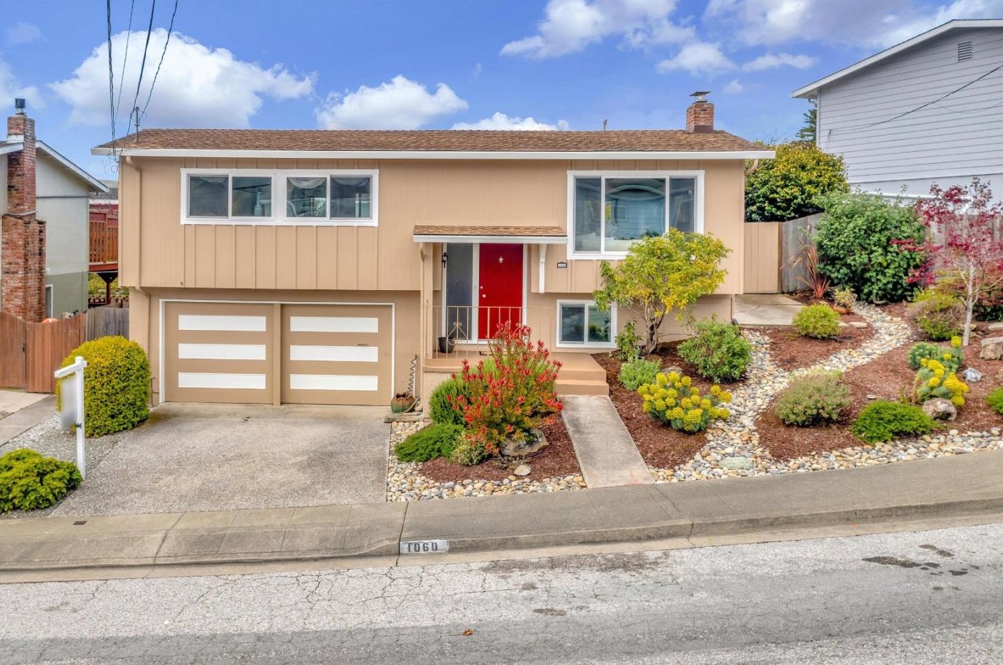 1060 Manzanita Dr, Pacifica, CA 94044