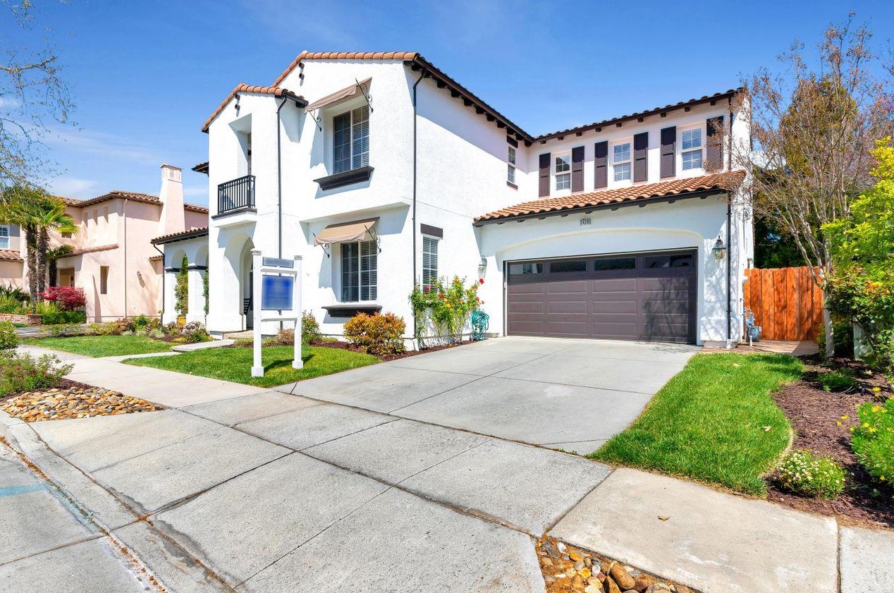 2420 Club Dr, Gilroy, CA 95020