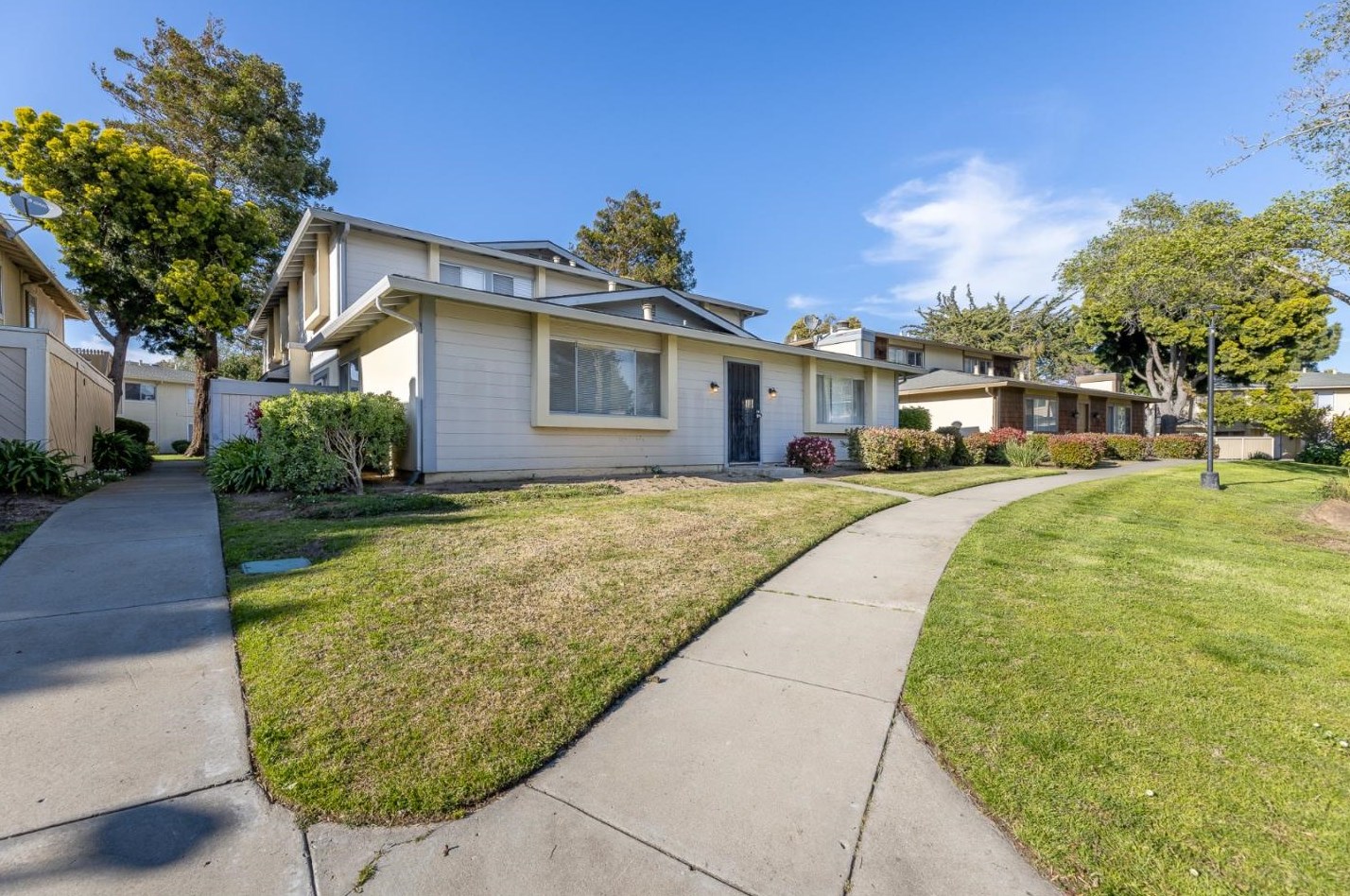 1827 Cherokee Dr, Salinas, CA 93906-2364