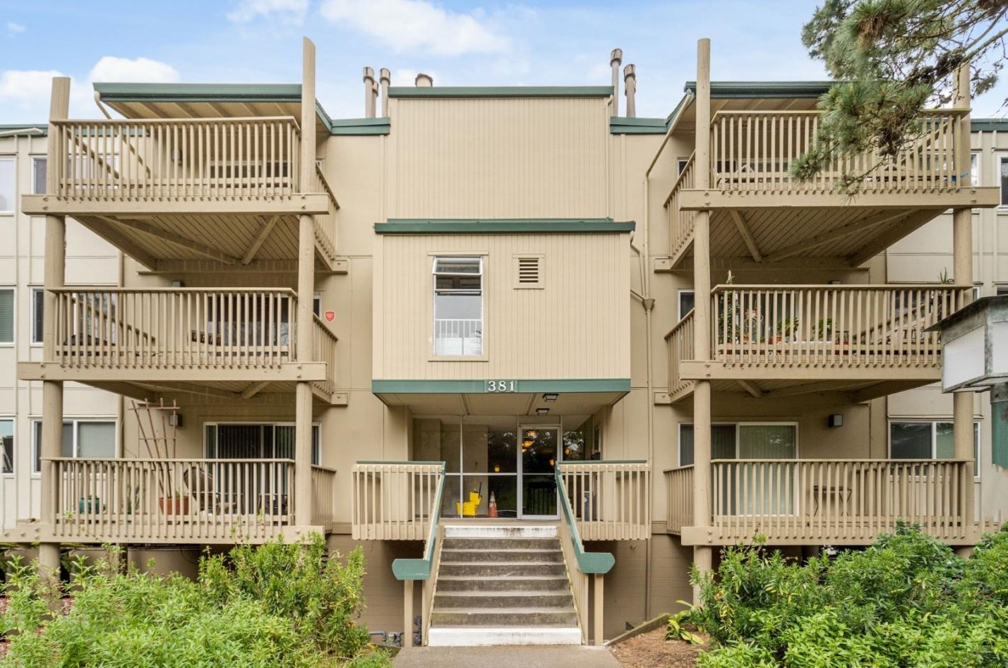 381 Half Moon Ln 213, Daly City, CA 94015