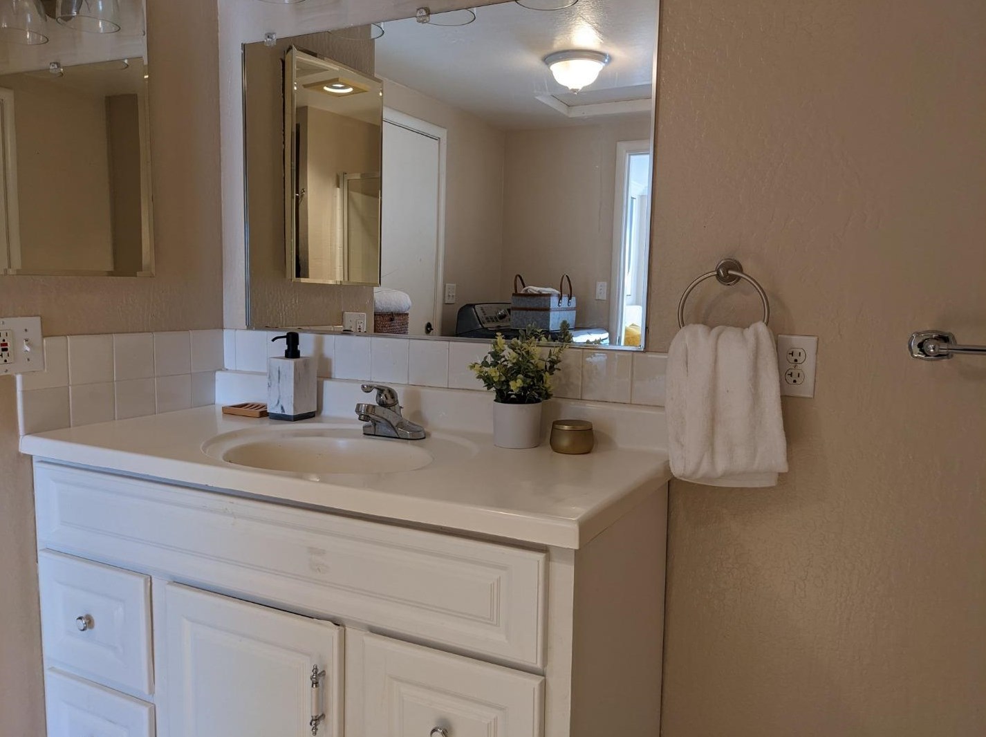 8 Rochester St, San Mateo CA  94401-1323 exterior