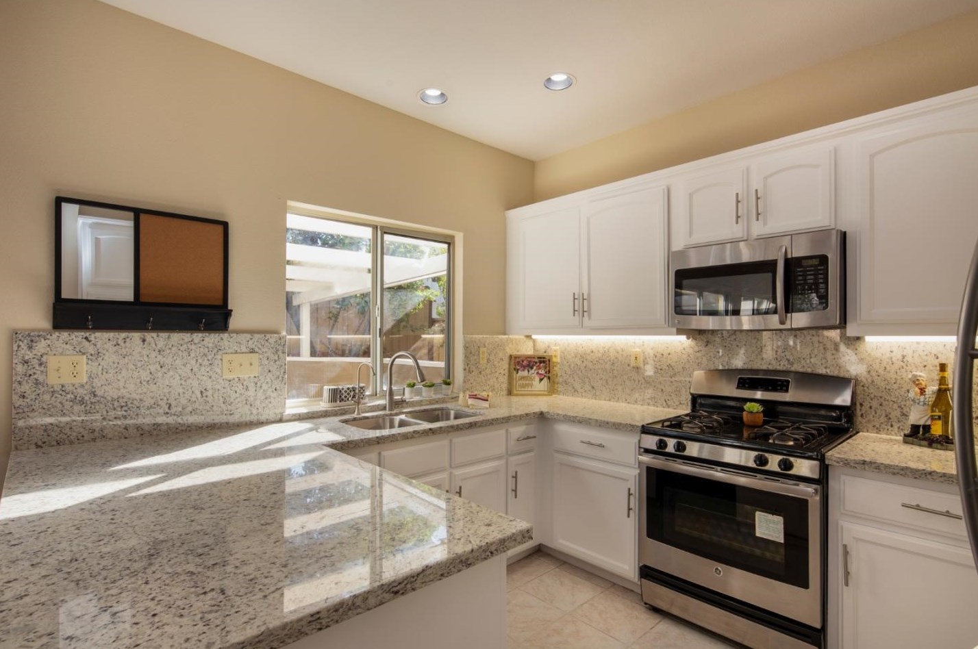 18194 Stonegate Ct, Salinas, CA 93908-1512