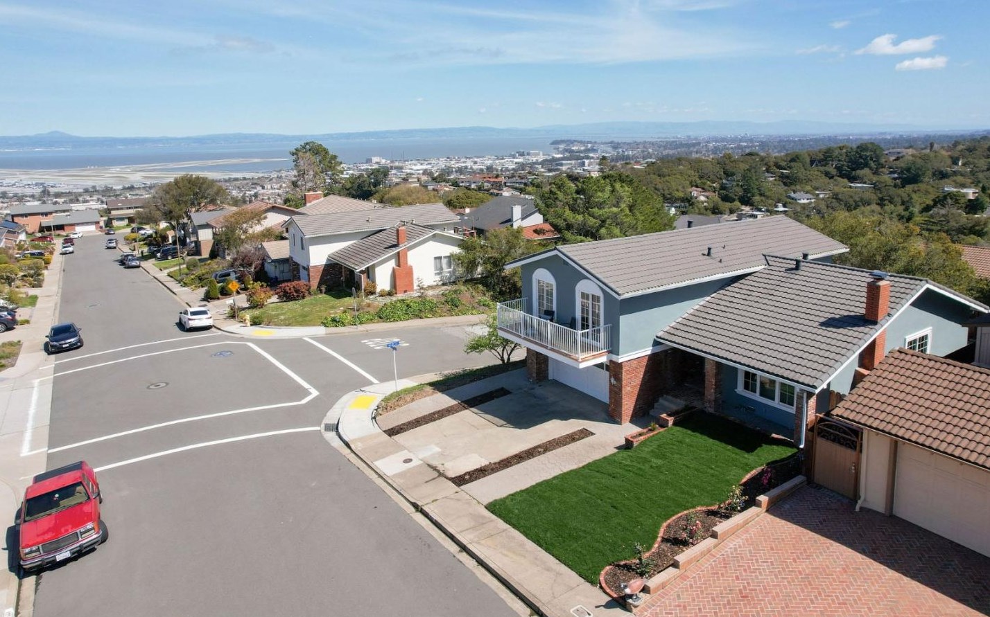 1001 Springfield Dr, Millbrae, CA 94030