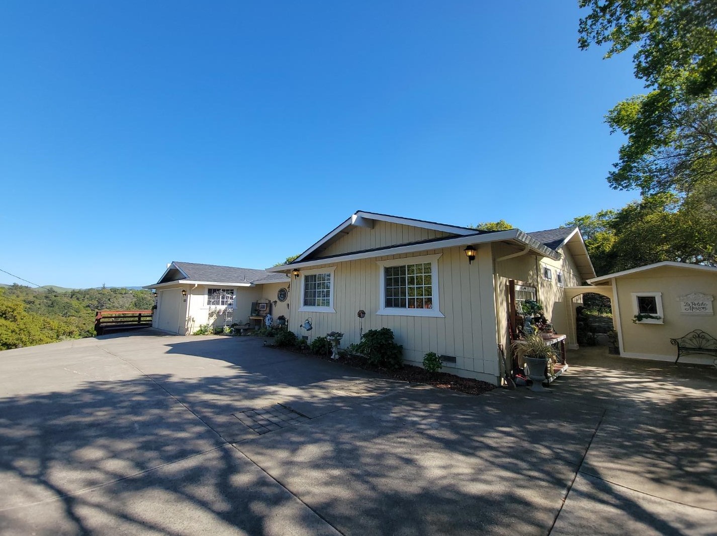 6928 Valle Pacifico Rd, Salinas, CA 93907-8949