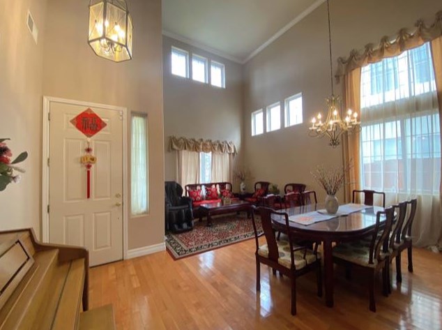 550 Wimbledon Ave, Salinas, CA 93906-5407