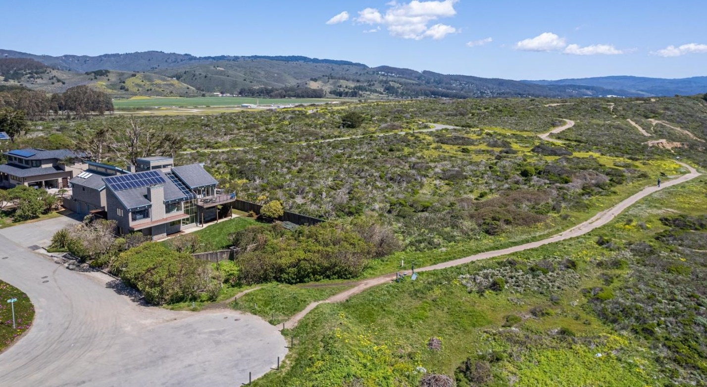 1001 Ocean Blvd, Moss Beach, CA 94038