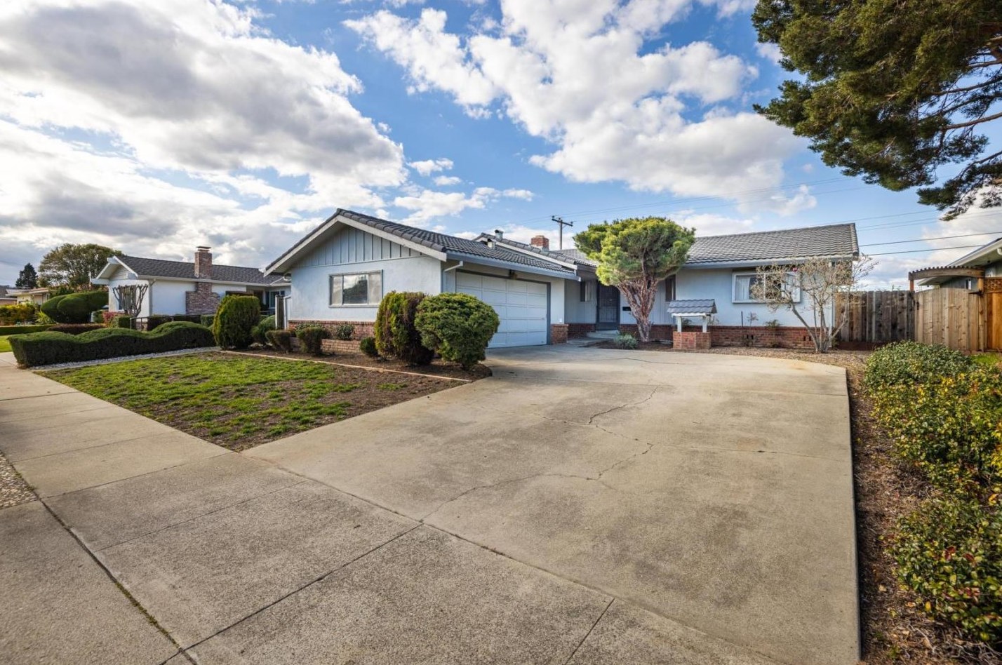 759 Lawrence Dr, Gilroy, CA 95020
